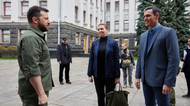 El presidente ucraniano, Volodímir Zelenski recibe al presidente del Gobierno español, Pedro Sánchez y a la primera ministra danesa, Mette Frederiksen, antes de su reunión / EP