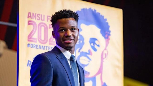 Ansu Fati, durante la celebración de su renovación con el Barça / FCB