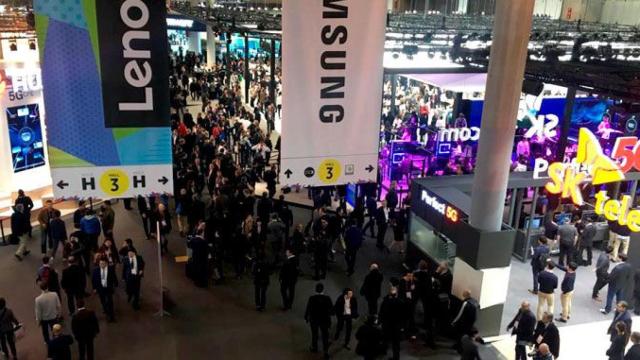 Imagen de los asistentes al Mobile World Congress (MWC) de Barcelona. La otra cara del MWC: la guerra de patentes / CG
