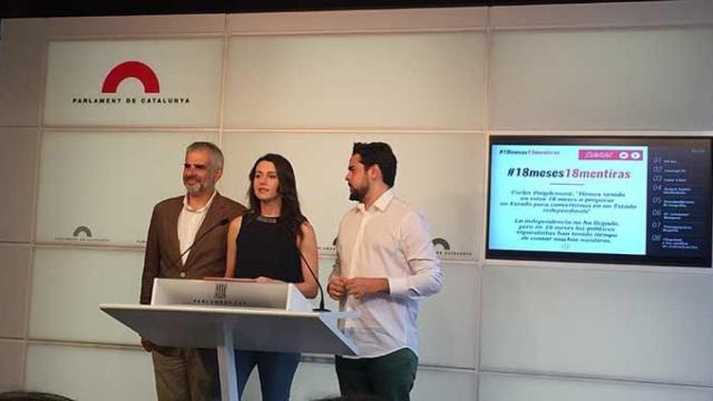 Carlos Carrizosa, Inés Arrimadas y Fernando de Páramo (de izquierda a derecha) en la presentación de la web 18meses 18mentiras / CG