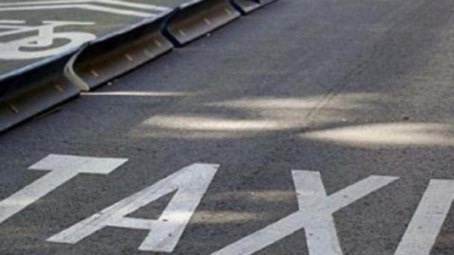 Una parada de taxi de España que amanece vacía este miércoles / TWITTER