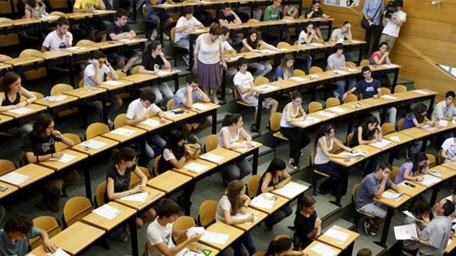 Grupo de estudiantes preparado para empezar la selectividad / EFE