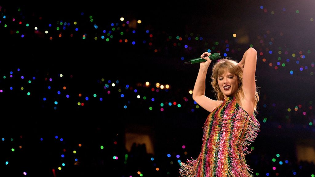 Taylor Swift enseña más de la cuenta en su última fotografía en las redes sociales / INSTAGRAM