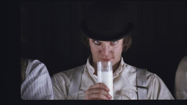 Alex DeLarge, protagonista de 'La naranja mecánica' en una secuencia del filme / STANLEY KUBRICK. THE EXHIBITION