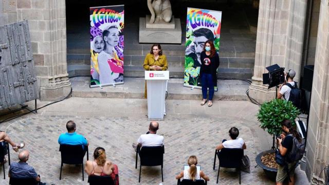 La alcaldesa Ada Colau con Laura Pérez, edil de Derechos Sociales, Justicia Global, Feminismos y LGTBI / AJCBCN