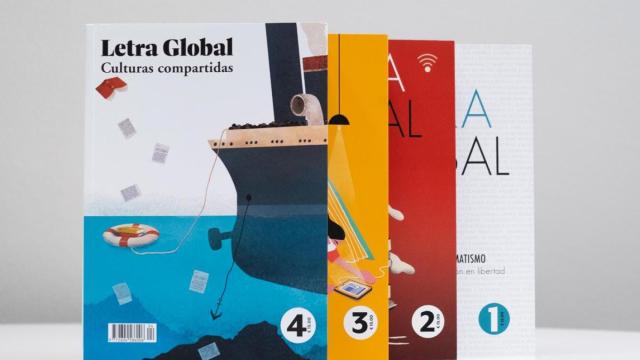 El cuarto volumen de la revista en papel de 'Letra Global', junto a los anteriores números / PABLO MIRANZO