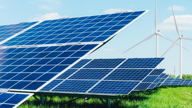 El cambio de normativa en renovables sigue dando quebraderos de cabeza a España / EP