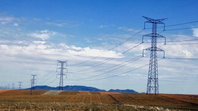 Imagen de archivo de unas torres eléctricas