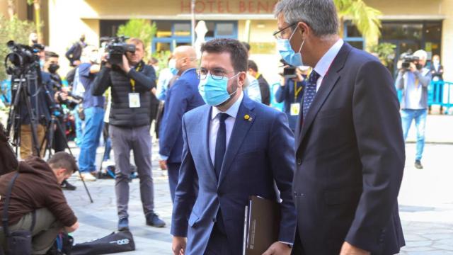 El presidente de la Generalitat de Cataluña, Pere Aragonès, llegando al Museo Benahoarita de Los Llanos de Aridane (La Palma) para asistir a la Conferencia de Presidentes / EFE - Luis G. Morera