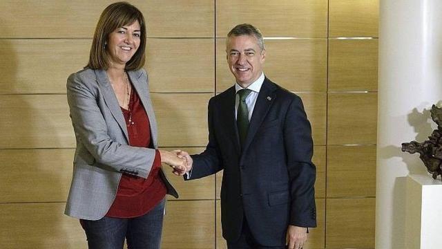 Idoaia Mendia, secretaria general del PSE,  e Íñigo Urkullu, candidato a lehendakari por el PNV / EFE