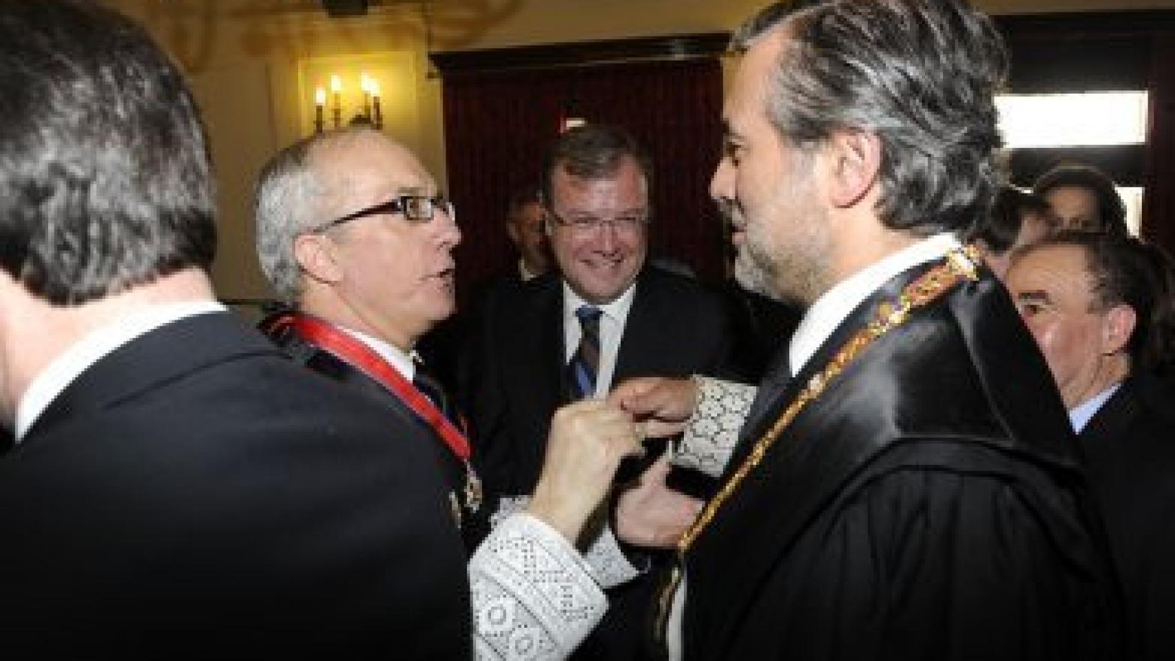 El magistrado del TC Enrique López, a la derecha de la imagen