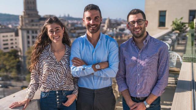 Los fundadores de Iteralix: Valentina Bevilacqua (i.), Isaac Logaridos (c.) y Santiago Pérez (d.) / CEDIDA