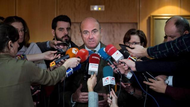 El ministro de Economía, Luis de Guindos, en rueda de prensa / EFE
