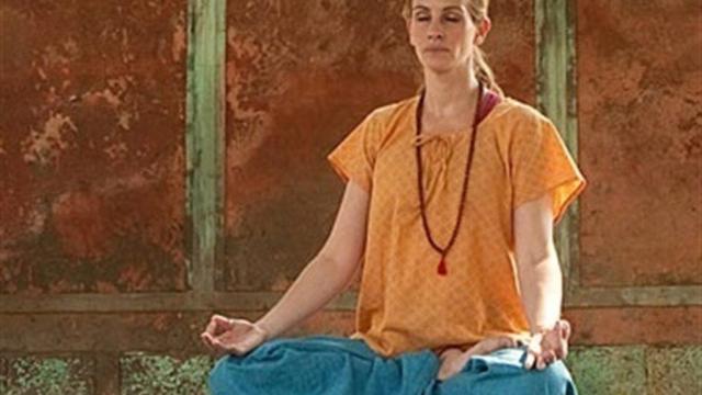 Julia Roberts, una de las famosas que meditan, en la película 'Comer, amar, rezar' / EUROPA PRESS