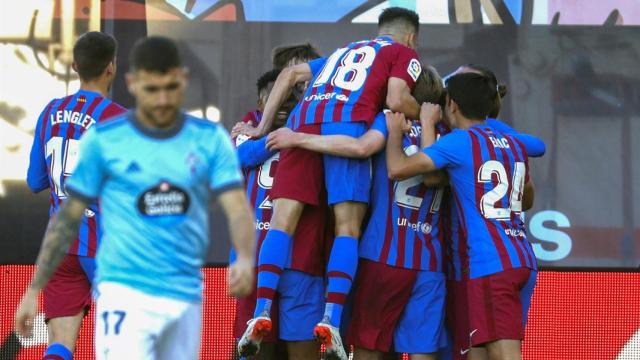 Los jugadores del Barça celebran uno de los tres goles ante el Celta / EFE