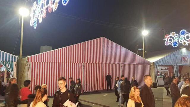 La caseta de PDeCAT, cerrada en la inauguración de la Feria de Abril que se celebra en Barcelona / CG