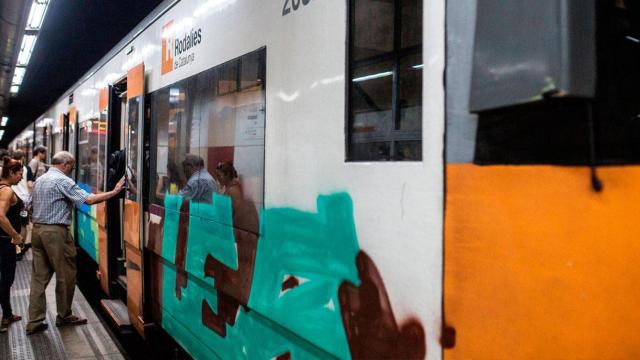 Imagen de un grafiti en un tren de Cercanías de Renfe en Barcelona / CG