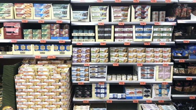 Productos de alimentación en un supermercado / EP