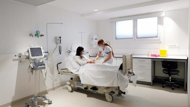 Uno de los box de urgencias del Hospital HM Nou Delfos / HM HOSPITALES