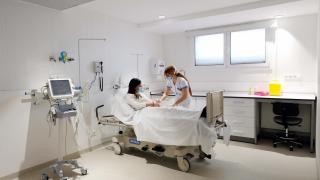 Uno de los box de urgencias del Hospital HM Nou Delfos / HM HOSPITALES