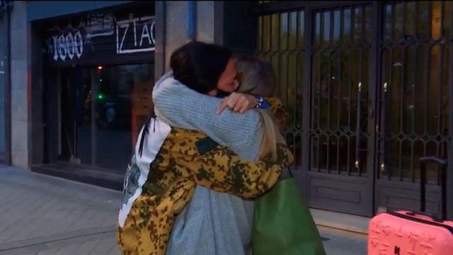 Rocío Flores y Olga Moreno se funden en un abrazo en su despedida /TELECINCO