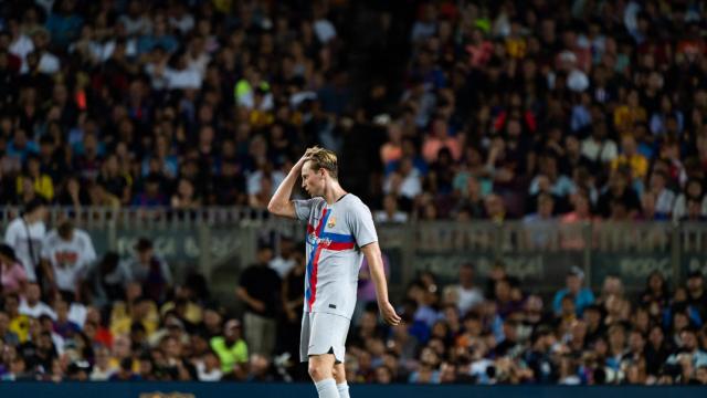 Frenkie de Jong en el partidoque enfrentaban contra el Manchester City / LUIS MIGUEL AÑÓN (CULEMANIA)