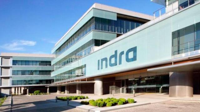Imagen de la sede central de Indra, empresa que se sitúa al frente del cártel detectado por Competencia / EFE