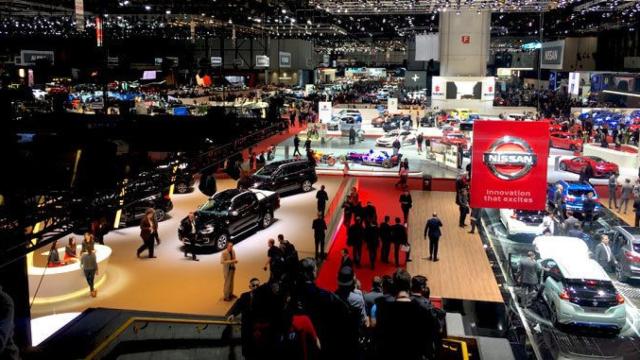 Imagen del primer día del Salón del Automóvil de Ginebra, donde las marcas han certificado que se despiden de las gasolineras / CG