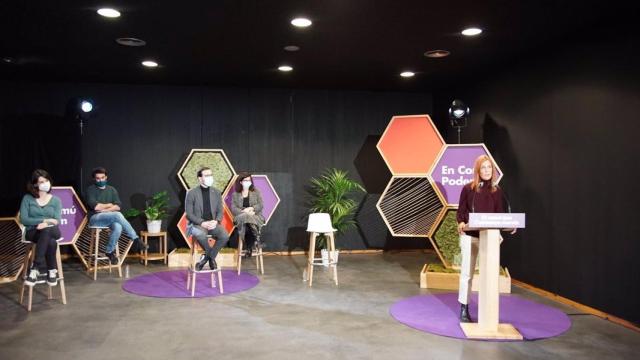 La candidata de En Comú Podem, Jéssica Albiach, junto a varios compañeros, entre ellos el ministro de Consumo, Alberto Garzón / ECP