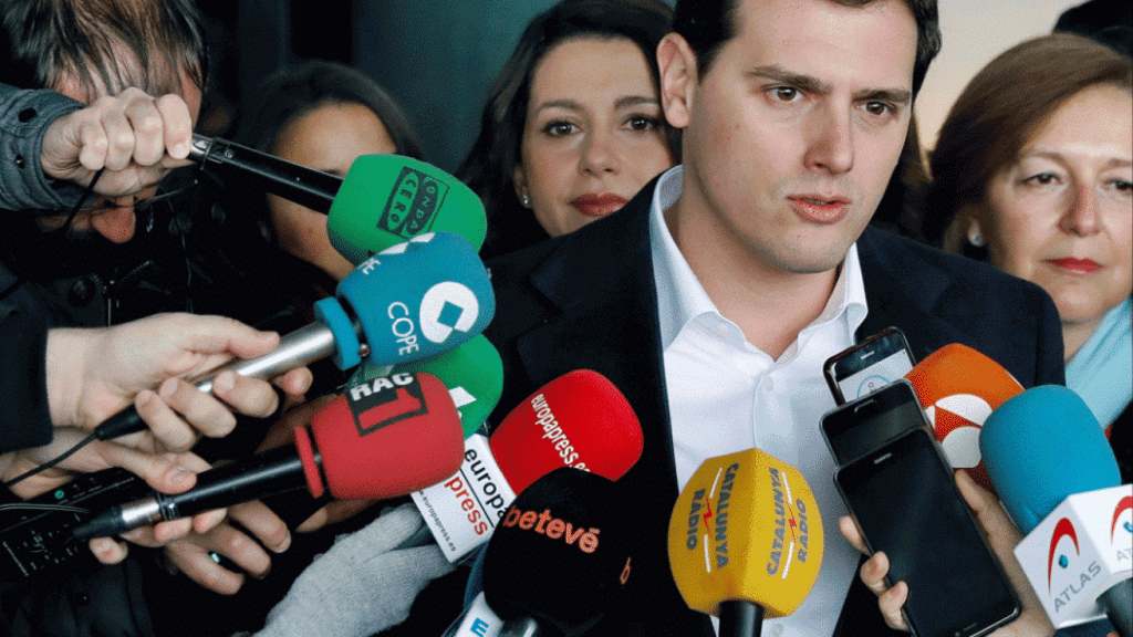 Albert Rivera, líder de Ciudadanos, con Inés Arrimadas y Carina Mejías a sus espaldas el pasado jueves en Barcelona / EFE