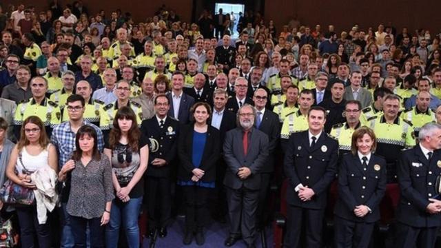 La alcaldesa de Barcelona, Ada Colau, en un acto con la Guardia Urbana / EUROPA PRESS