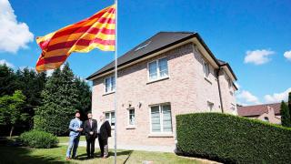 'Casa de la República', la nueva sede de CATGlobal, la asociación de Puigdemont en Waterloo (Bélgica) / CG