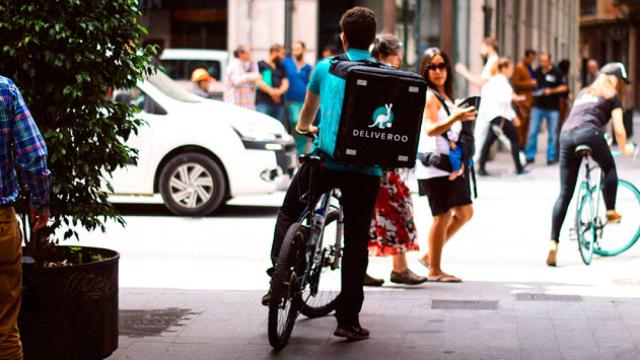 Un 'rider' durante una jornada laboral