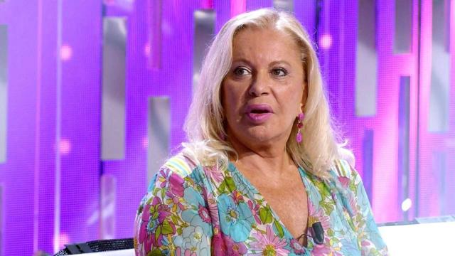 Barbara Rey en un plató de televisión MEDIASET