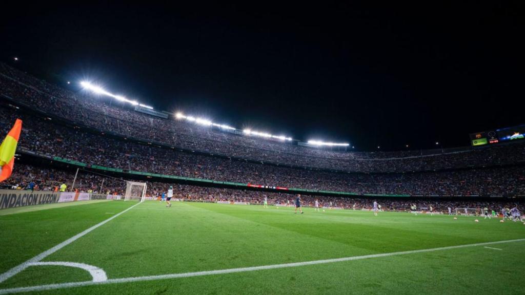 Una imagen del ambiente del Spotify Camp Nou, durante el amistoso entre Barça y Manchester City contra la ELA / FCB