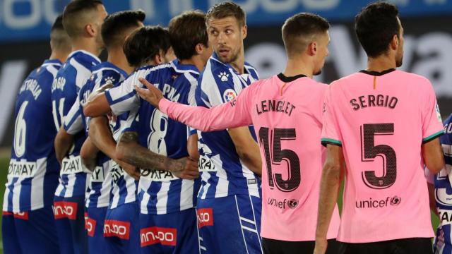 Lenglet y Busquets en el partido del Barça contra el Alavés / FC Barcelona