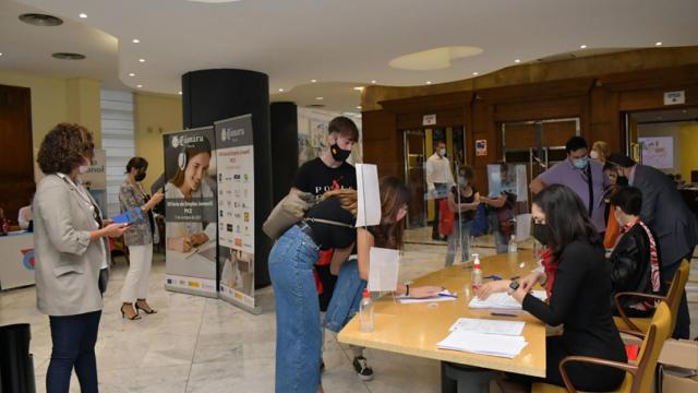 Jóvenes en paro se inscriben en el Programa PICE de la Cámara de Comercio: el talento juvenil busca su primera experiencia laboral / CÁMARA DE COMERCIO