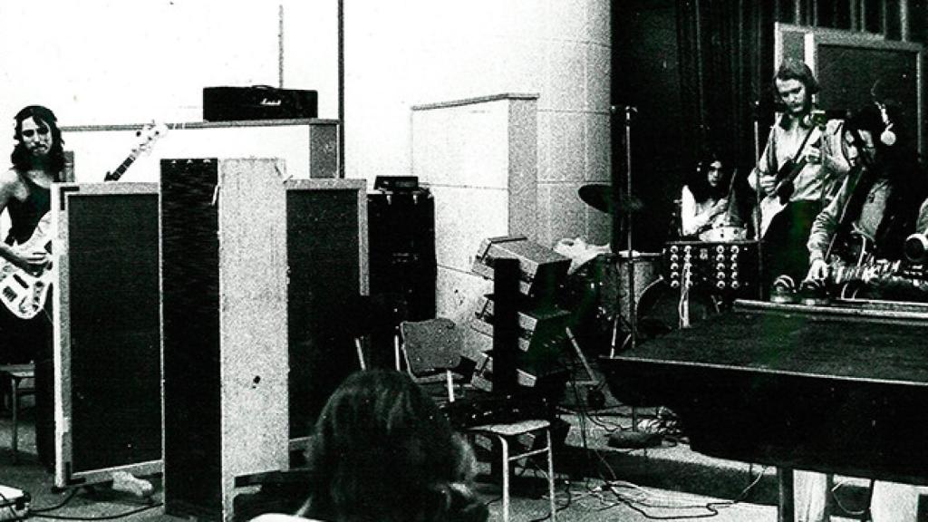 Los componentes de Smash -Julio Matito, Antonio Smash, Henrik Liebgott y Gualberto García-, en un estudio de grabación / LZ PRODUCCIONES