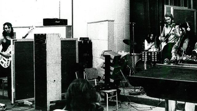 Los componentes de Smash -Julio Matito, Antonio Smash, Henrik Liebgott y Gualberto García-, en un estudio de grabación / LZ PRODUCCIONES