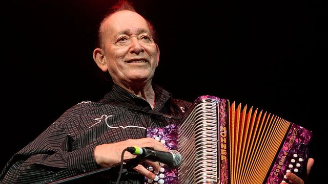 Flaco Jiménez, tocando su célebre acordeón / EFE