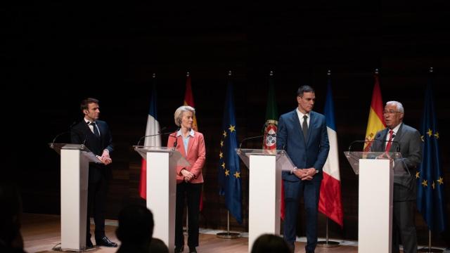 El presidente del Gobierno, Pedro Sánchez, el presidente francés, Emmanuel Macron, el primer ministro de Portugal, Antonio Costa, y la presidenta de la CE, Ursula von der Leyen / ROBERTO PLAZA - EUROPA PRESS