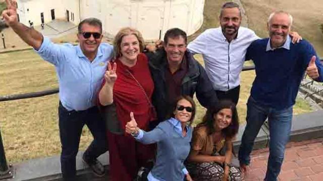 Joan Laporta, Pilar Rahola y Jaume Alonso-Cuevillas posan en Waterloo, a donde se han desplazado para visitar a Carles Puigdemont / TWITTER