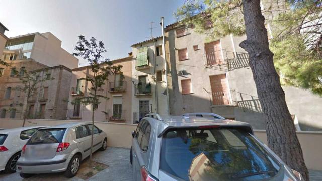 La plaza de Els Fanalets de Sant Jaume, en Lleida, donde once personas resultaron intoxicadas por la mala combustión de una caldera / GOOGLE STREET VIEW