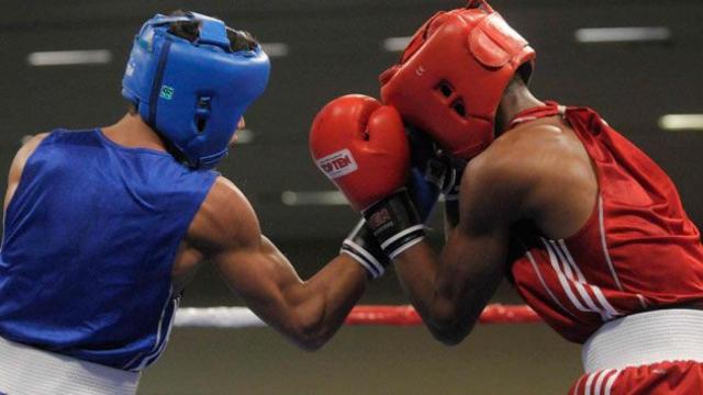 Dos boxeadores en el ring en una imagen de archivo / EFE