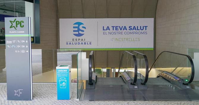 El centro comercial Finestrelles tiene papeleras para depositar guantes y mascarillas