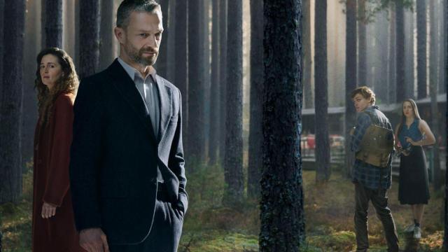 Una imagen de la serie 'Bosque adentro' , producto de la adaptación de una novela de Harlan Coben / NETFLIX