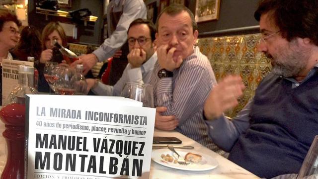 Presentación del libro de artículos de Manuel Vázquez Montalbán en Casa Leopoldo, con Vázquez Sallés, Francesc Salgado y Miguel Aguilar / CG