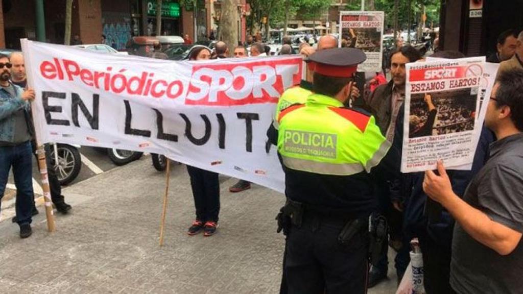 Imagen de una protesta durante la huelga en 'El Periódico de Catalunya' en mayo / @ComitePeriodico