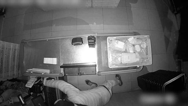 Uno de los tres menores detenidos como presuntos autores de ocho robos con fuerza en locales de Nou Barris / MOSSOS