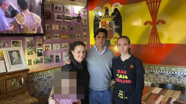 Fran Rivera en el bar franquista Casa Eladio / TWITTER